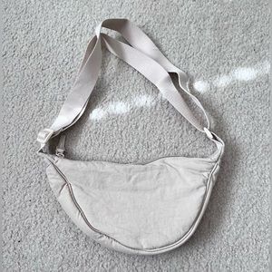 Uniqlo like style crossbody bag